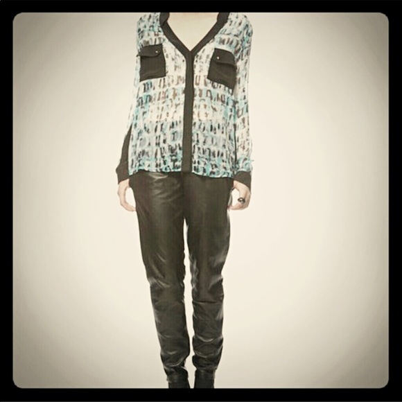 Gypsy 05 Blue Thumb Print Silk Mix Button Down - Picture 7 of 8